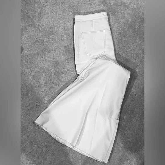 Free People Flared White Jean - 31 - Picture 2 of 4